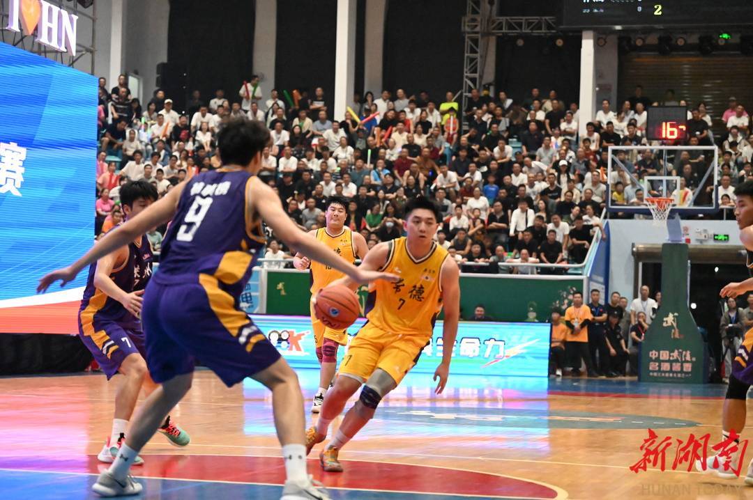 开云体育APP下载-精彩篮球赛事引爆热潮，球员拼搏奋斗不止！