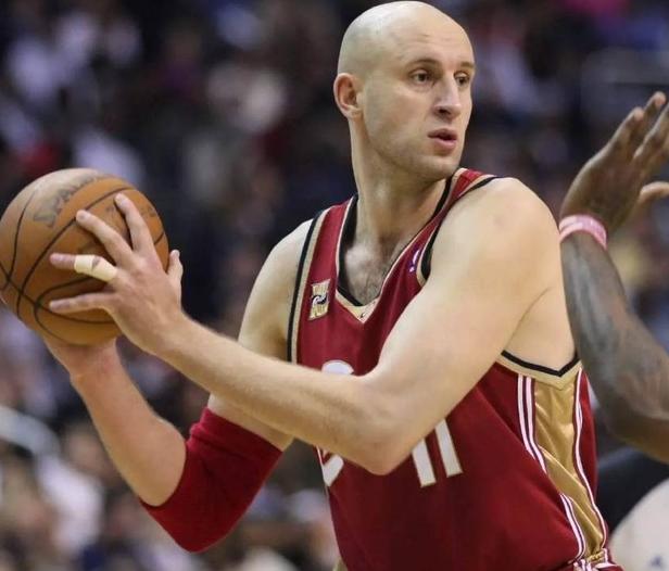 立陶宛前锋再次入选全明星队被誉为球队核心的简单介绍