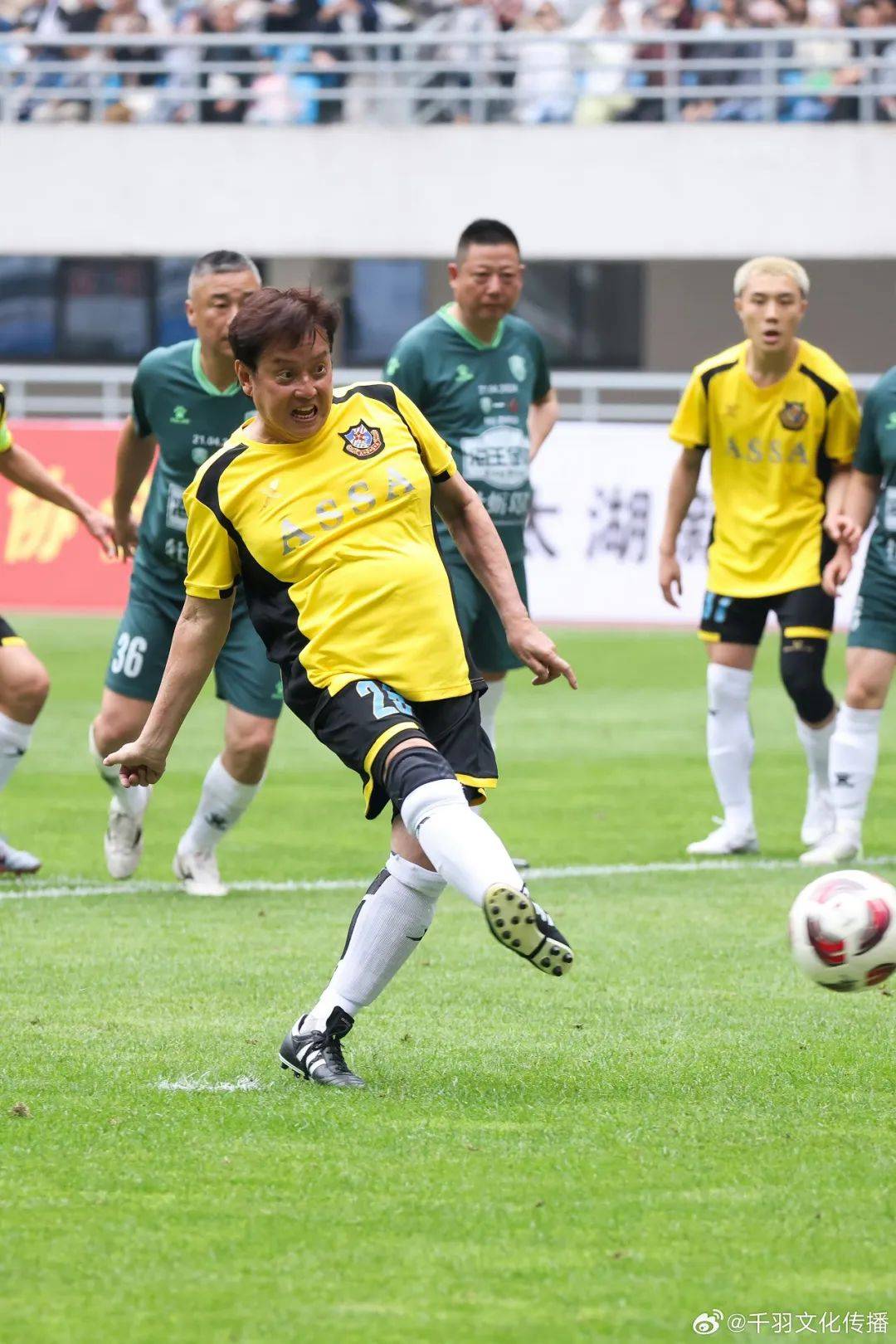 足球友谊赛大放异彩，中国队拼搏再创佳绩的简单介绍