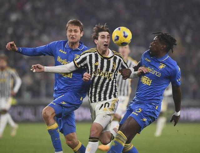 开云体育入口-尤文图斯客场大胜，追平意甲榜首