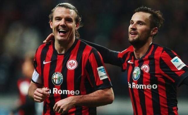 法兰克福逆袭！客场逼平沙尔克