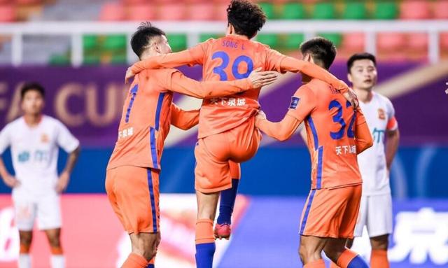 开云体育官方网站-包含天津男篮遇冷门落败，艰难失去先机的词条