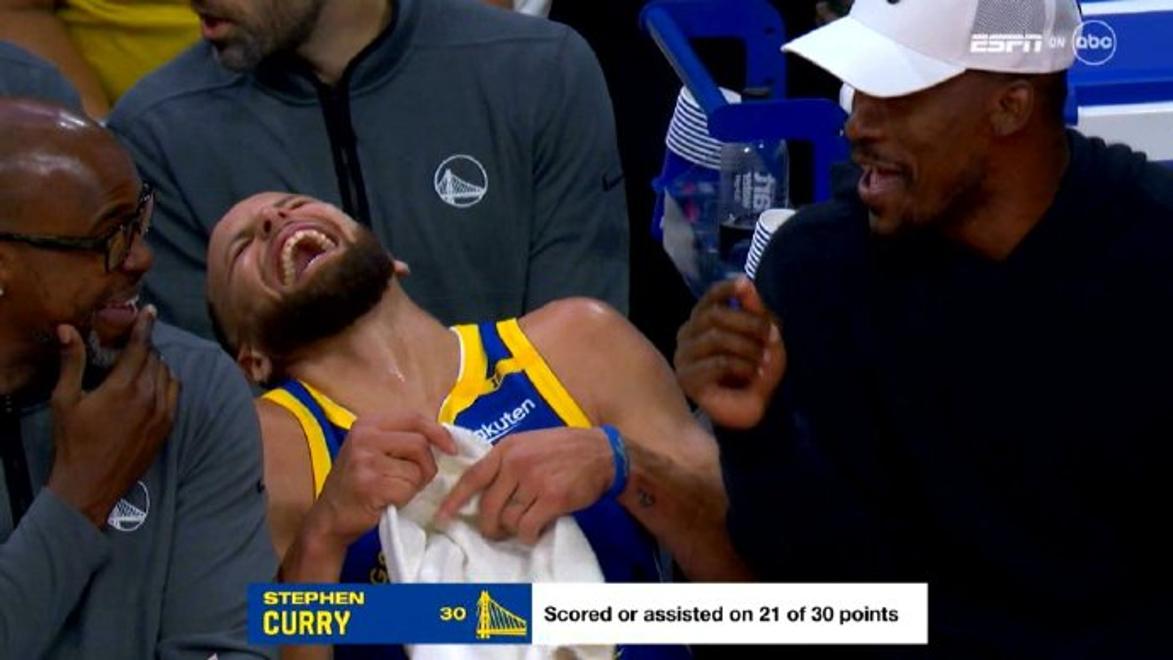 关于罚球命中球门，球员奉献致胜关键球的信息