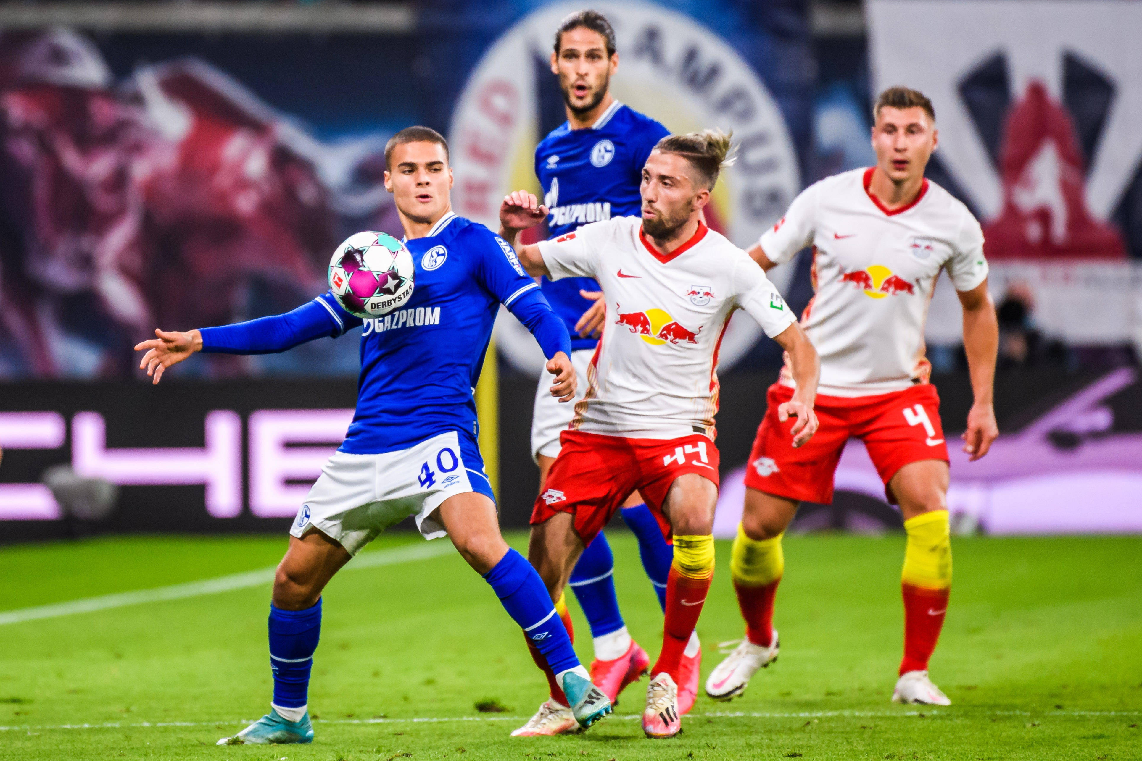 沙尔克遭遇连败，球迷忧心不已