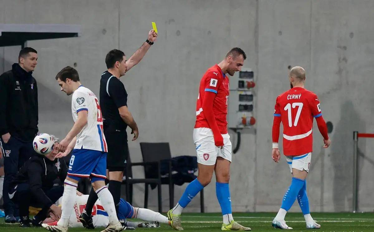 捷克击剑选手稳定发挥，击败对手