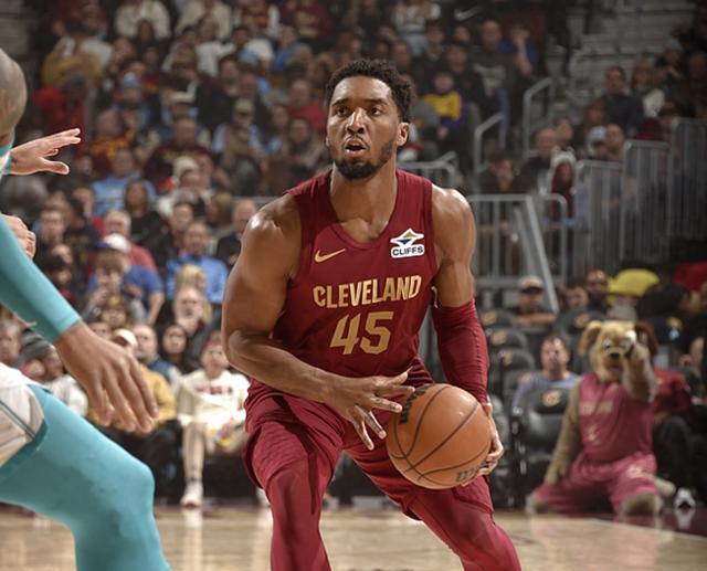 关于首发队员发挥出色,帮助球队取得关键胜利的信息 关于首发队员发挥出色,帮助球队取得关键胜利的信息