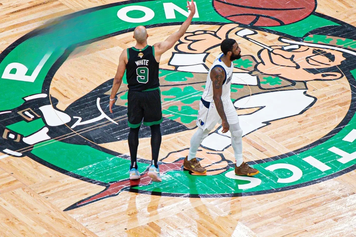 开云体育-鹈鹕大胜热火，独行侠遭遇两连败