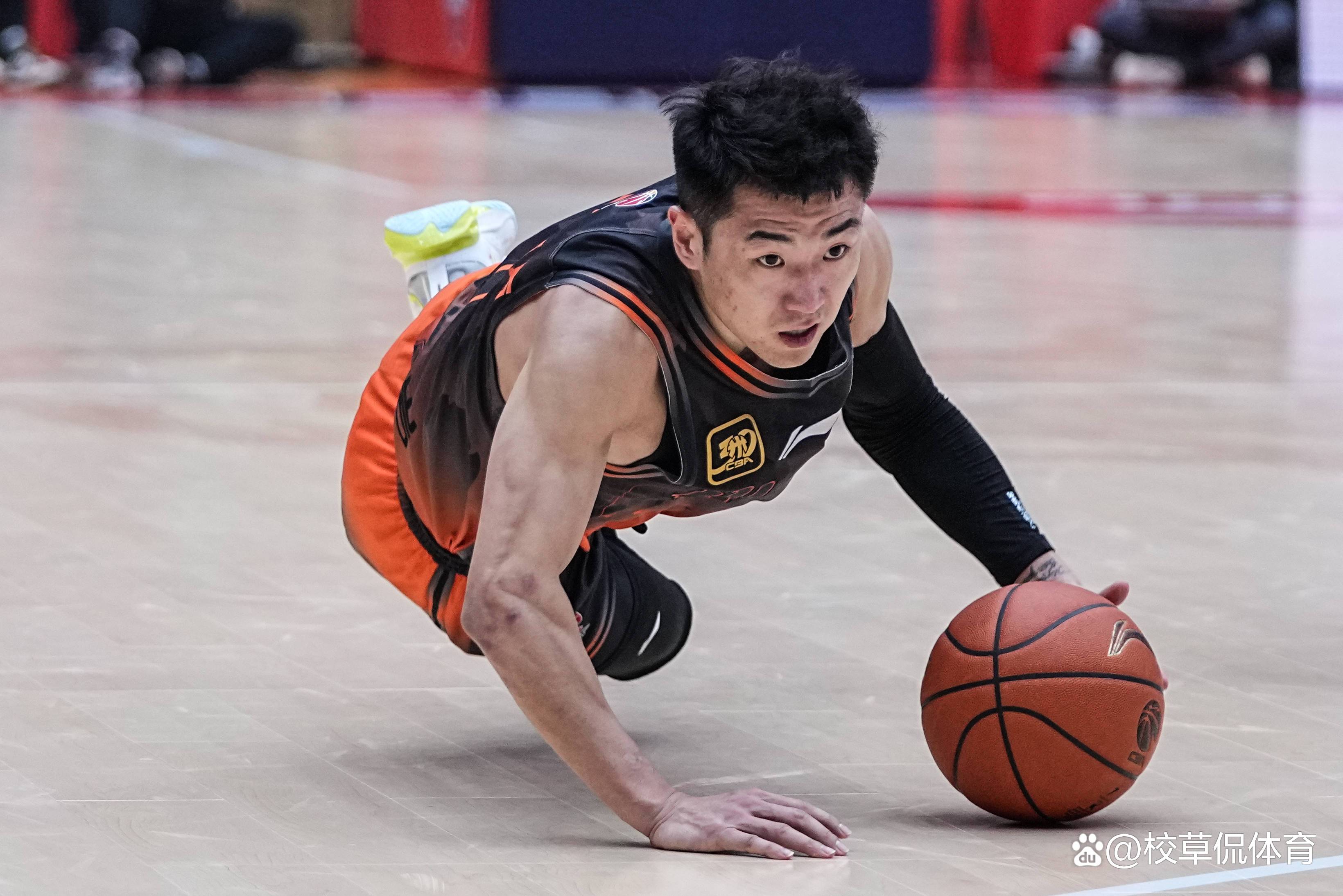 包含江苏男篮客场胜出，喜获赛季首胜的词条