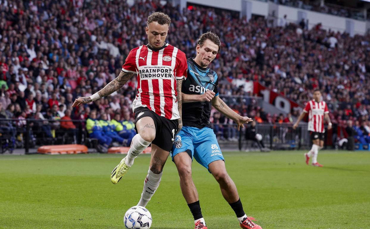 阿贾克斯连胜收官赛季，力争夺冠夺冠的简单介绍