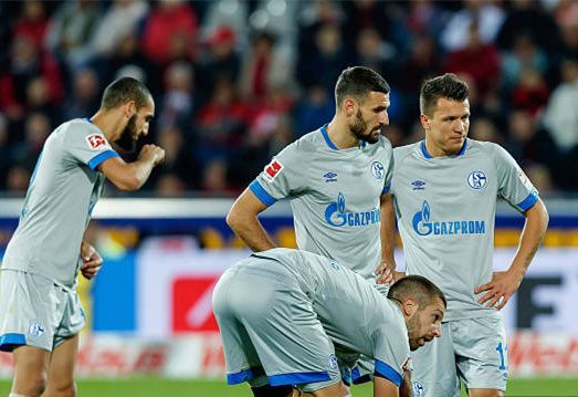 开云体育登录-沙尔克主场失利，困境不断加深