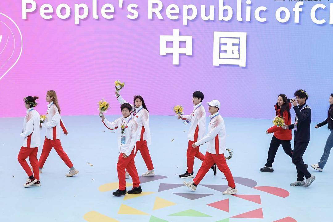 LGD轻取GEN，Viper团战一打五2025世界赛2:0（成都）