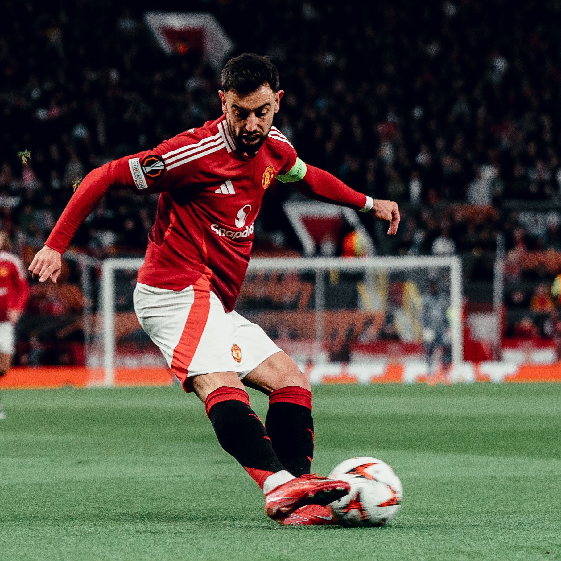 包含里昂队遭遇连败，球迷情绪低迷的词条