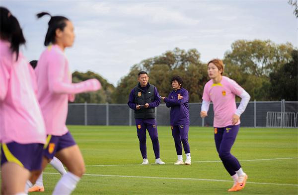 澳大利亚女足在备战期间进行紧张训练，力求最佳状态的简单介绍