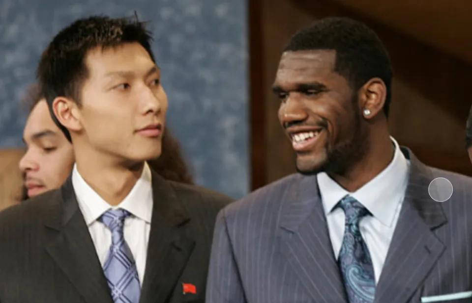 开云体育官方网站-球队新秀表现抢眼，成为场上一大亮点