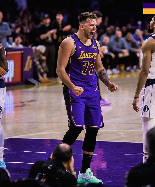 湖人击败独行侠，詹姆斯再现神迹