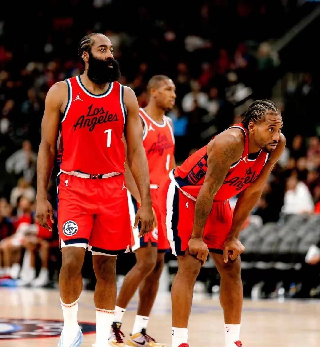 开云体育在线-快船横扫勇士保持不败