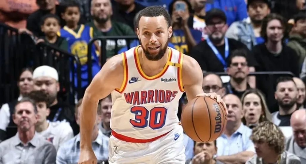 快船横扫勇士保持不败