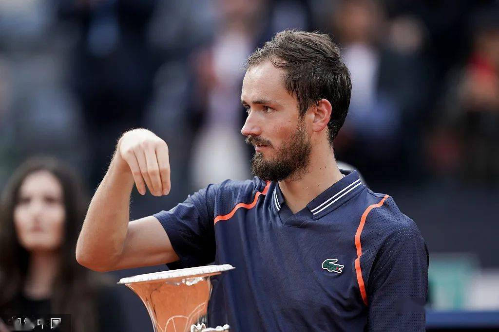 温网轻取ATP总决赛,梅德韦杰夫点燃赛场 温网轻取ATP总决赛,梅德韦杰夫点燃赛场