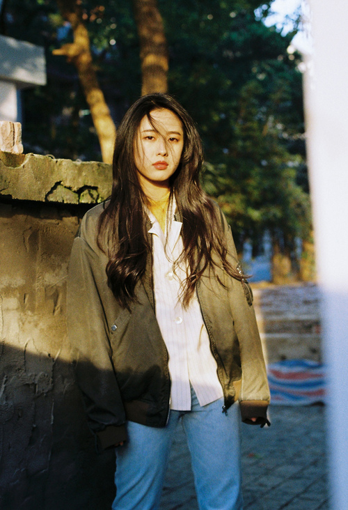 开云体育平台APP-双线狂飙，F1收官夜的引擎嘶吼与萨拉赫刺破防线的寒光