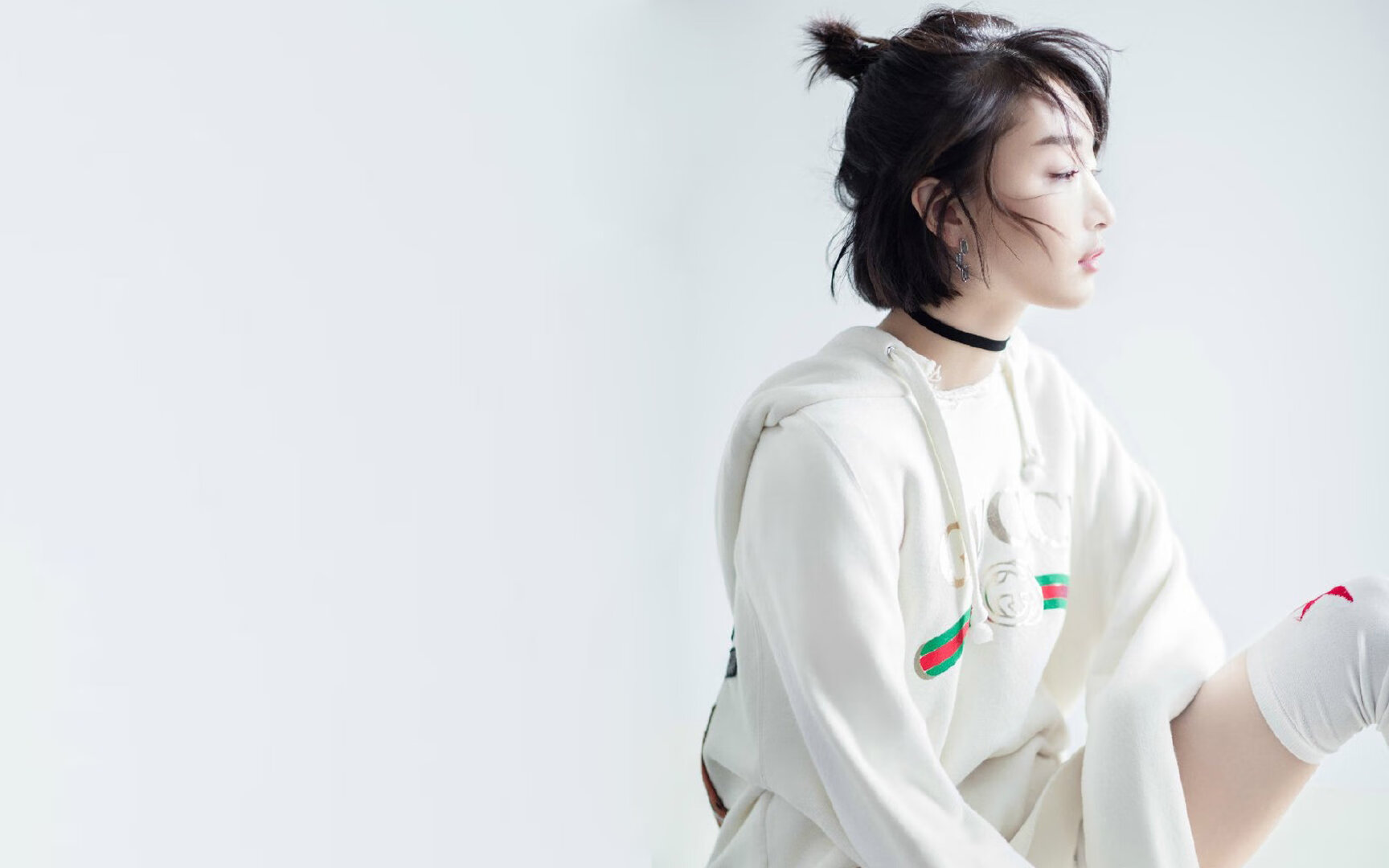 双线狂飙，F1收官夜的引擎嘶吼与萨拉赫刺破防线的寒光