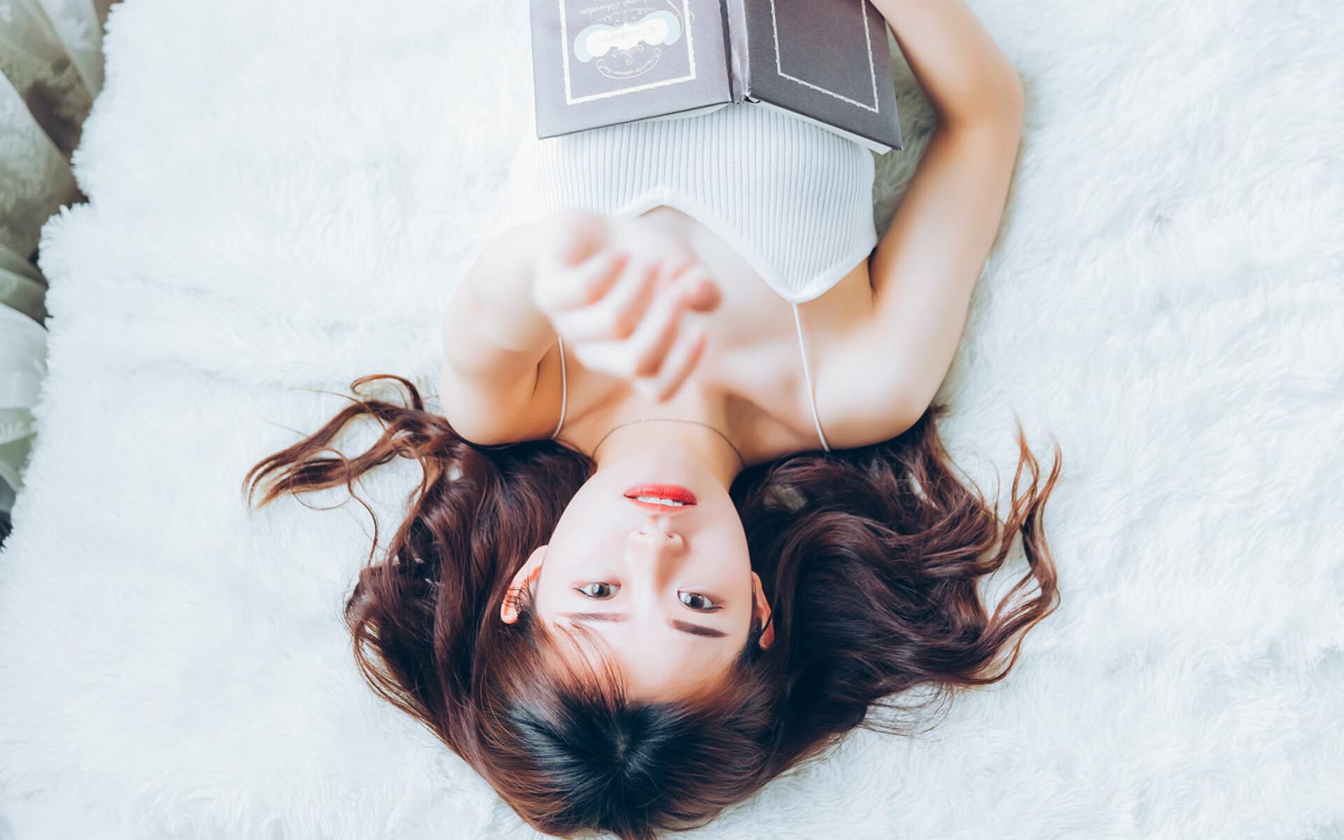 德甲争冠夜暗流涌动，奥亚尔萨瓦尔用沉默的数据风暴，掀起王座之争的巨浪