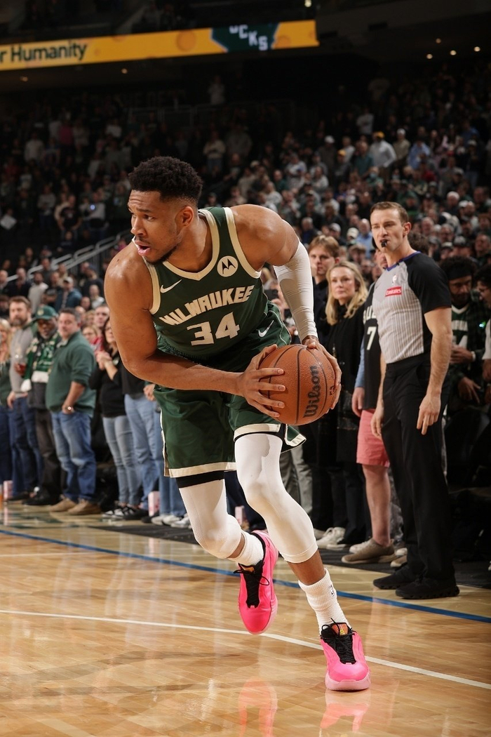 爵士险胜活塞，字母哥成为关键先生