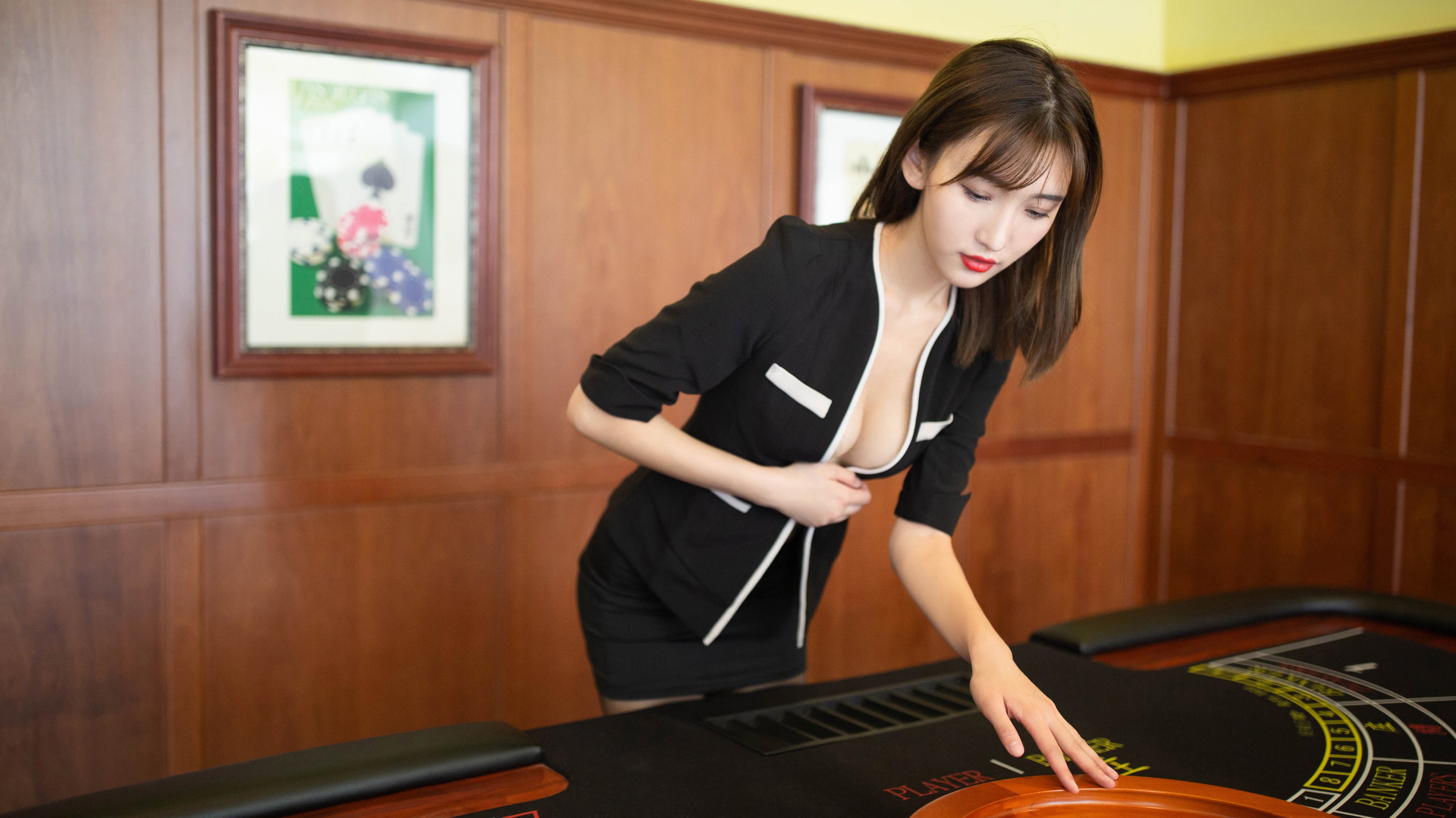 英格拉姆狂轰42分点燃球场，马刺团队篮球轻取辽宁展现实力碾压