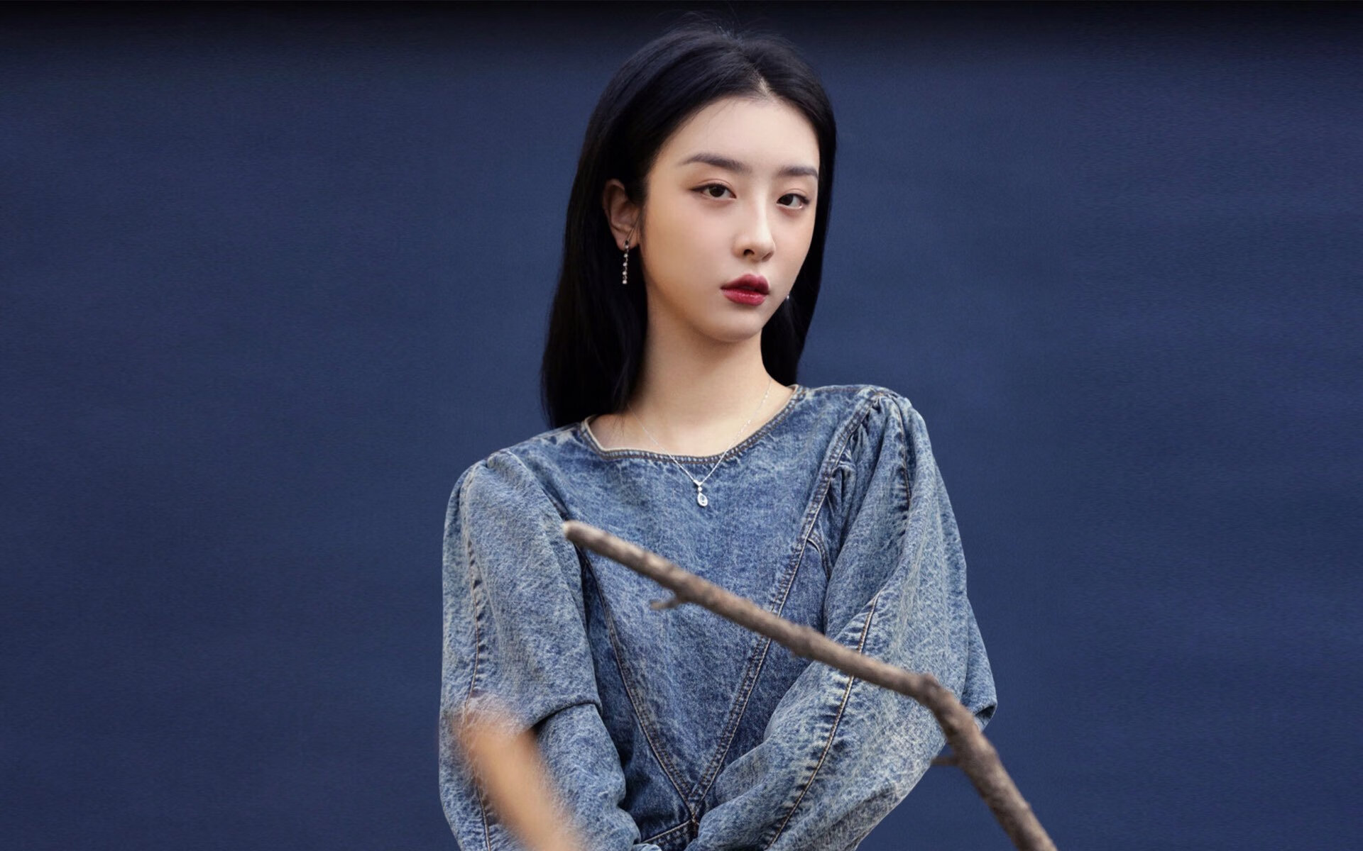 NBA季后赛之夜,罗德里防守端锁死对手,铸就钢铁防线