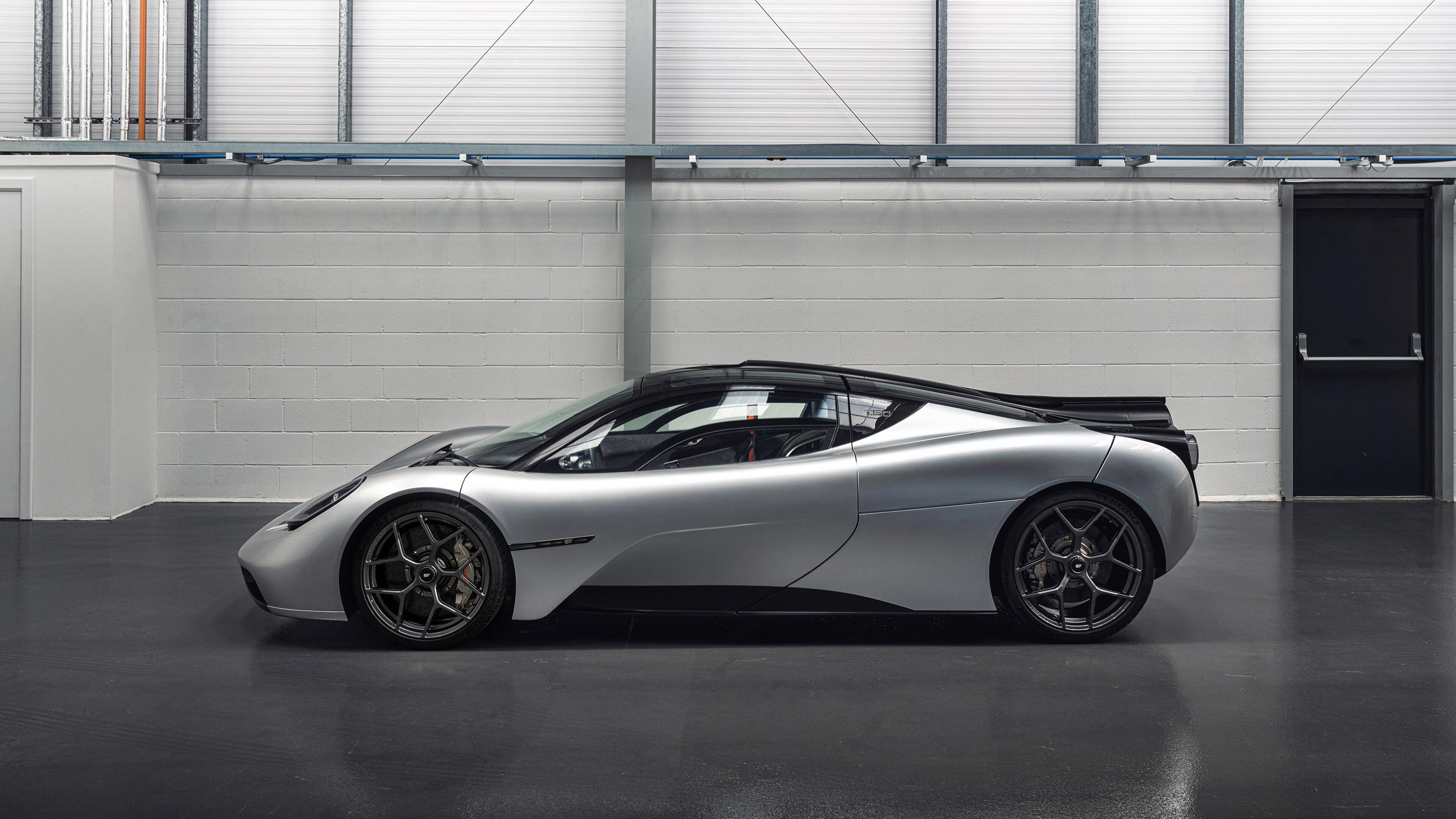 北非飓风席卷伯纳乌,莱奥单骑撕碎皇马防线